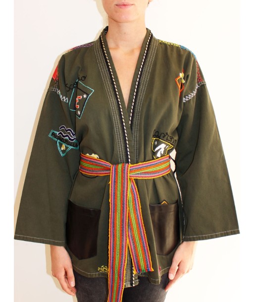 KIMONO ASTRO BRODÉ est présent 