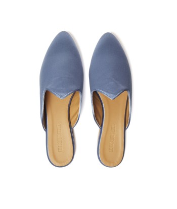 MULES EN SATIN BLEU PALE l'évolution des habitudes 